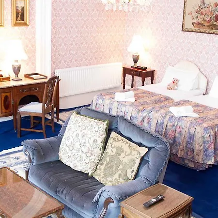 Inn Hartforth Hall